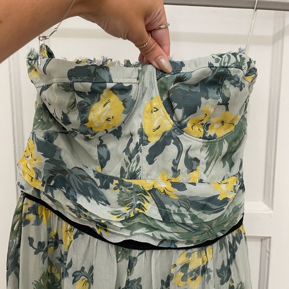 Elizabeth and James Floral Dress - Picture 4 of 6